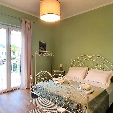La Casa Di Andreina Hotel Мондело Екстериор снимка