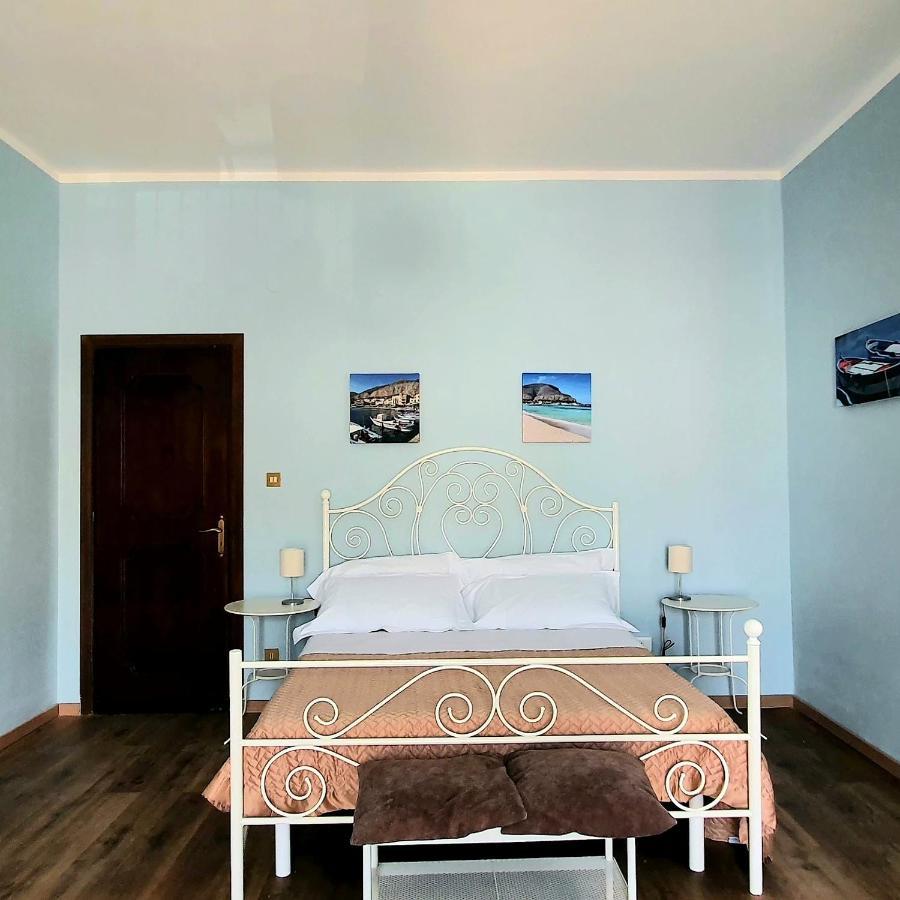 La Casa Di Andreina Hotel Мондело Екстериор снимка