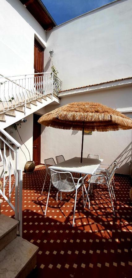 La Casa Di Andreina Hotel Мондело Екстериор снимка