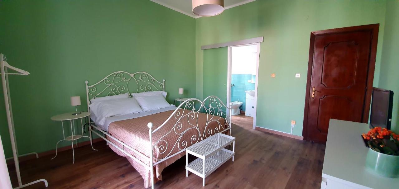 La Casa Di Andreina Hotel Мондело Екстериор снимка