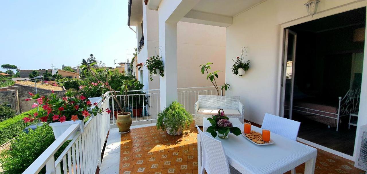 La Casa Di Andreina Hotel Мондело Екстериор снимка