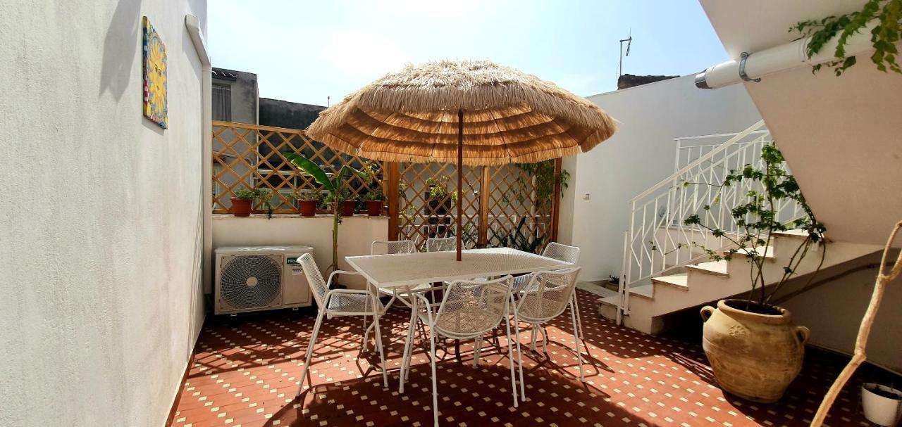 La Casa Di Andreina Hotel Мондело Екстериор снимка